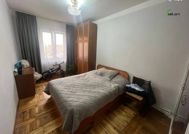 4 սենյականոց բնակարան, Ավան-Առինջ 2-րդ միկրոշրջան, 90 քմ, 7/9 հարկ, եվրովերանորոգված