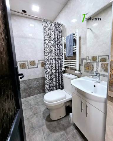 Երեք հարկանի տուն, Թումանյան թաղամաս Ավանում, 630 ք.մ., 3+ սանհանգույց, կապիտալ վերանորոգված