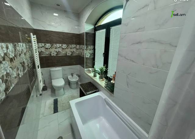 Երկու հարկանի քարե տուն Նվեր Սաֆարյան փողոցում Ավանում, 167 քմ, 3+ սանհանգույց