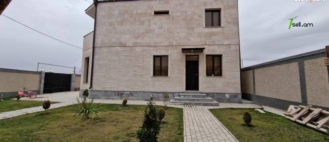 Երկու հարկանի տուն Արաբկիրում, 500 ք.մ., 2 սանհանգույց, դիզայներական ոճով վերանորոգված