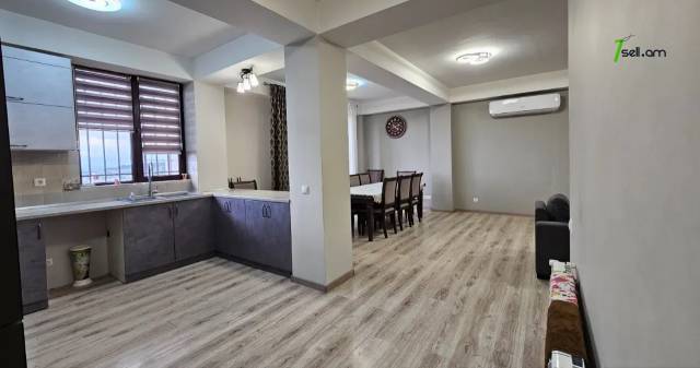 Երկու հարկանի քարե տուն Պետրոս Դուրյանի փողոցում Ավանում, 800 քմ, 2 սանհանգույց