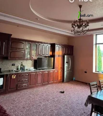 Երեք հարկանի տուն, P. Sevak St Ավանում, 700 ք.մ., 3+ սանհանգույց, կապիտալ վերանորոգված