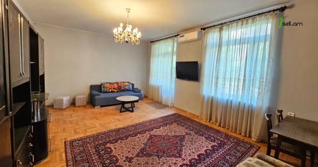 3 սենյականոց բնակարան Տպագրիչների փողոցում, 90 քմ, 2/5 հարկ, կոսմետիկ վերանորոգում, քարե շենք