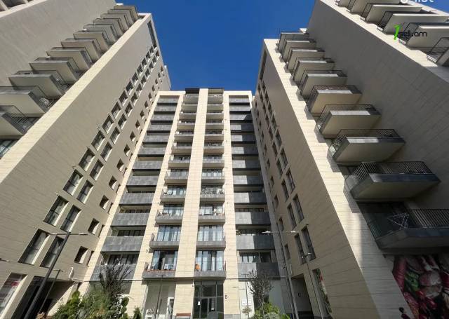 3 սենյականոց բնակարան նորակառույց շենքում Արամ Խաչատրյան փողոցում, 93 ք.մ., բարձր առաստաղներ