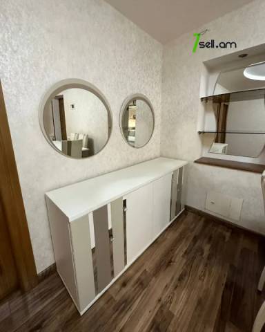 3 սենյականոց բնակարան Եզնիկ Կողբացու փողոցում, 130 քմ, 4/9 հարկ, 2 սանհանգույց, բարձր առաստաղներ