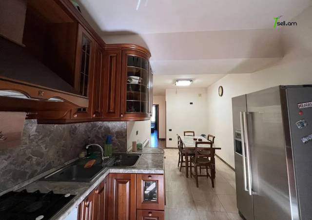 3 սենյականոց բնակարան Մեսրոպ Մաշտոցի պողոտայում, 85 ք.մ., նախավերջին հարկ, կապիտալ վերանորոգված