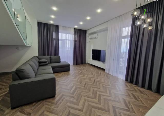 4 սենյականոց բնակարան նորակառույց շենքում, Ներսիսյան փողոցի փակուղի, 200 քմ, նախավերջին հարկ