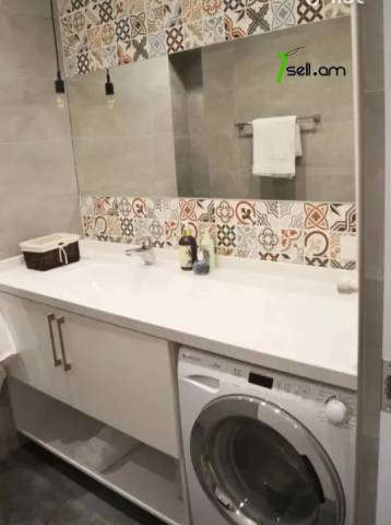 2 սենյականոց բնակարան նորակառույց շենքում Մաշտոցի պողոտայում, 47 ք.մ., բարձր առաստաղներ