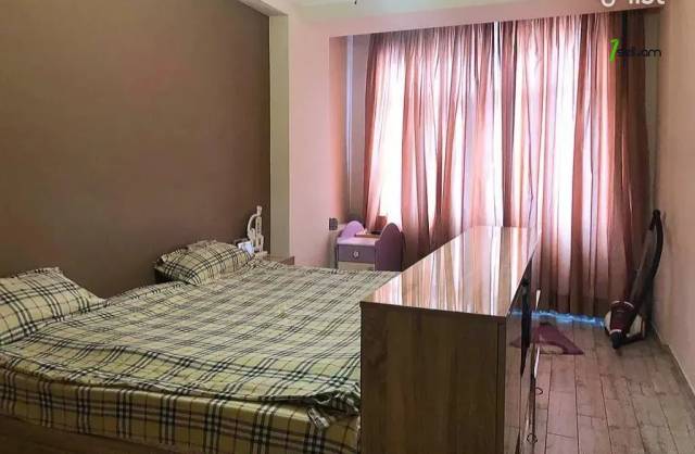 3 սենյականոց բնակարան նորակառույց շենքում Նիկողայոս Ադոնցի փողոցում, 84 ք.մ., բարձր առաստաղներ