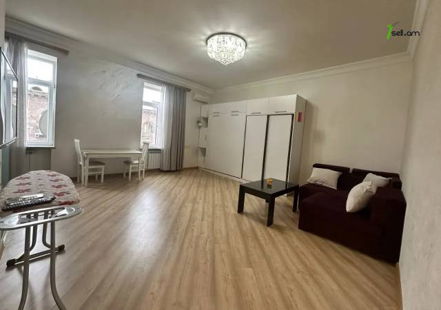 1 սենյականոց բնակարան Թումանյան փողոցում, 40 քմ, նախավերջին հարկ, կապիտալ վերանորոգված, քարե շենք