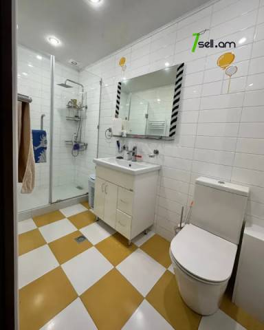 4 սենյականոց բնակարան Մեսրոպ Մաշտոցի պողոտայում, 135 ք.մ., 2 սանհանգույց, կապիտալ վերանորոգված