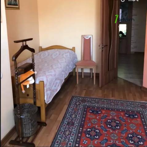 8 սենյականոց բնակարան Գյուրջյան փողոցում, 170 ք.մ., 2 սանհանգույց, դիզայներական ոճով վերանորոգված