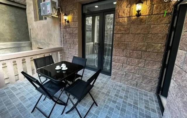 2 սենյականոց բնակարան Սարյանի փողոցում, 75 ք.մ., բարձր առաստաղներ, 2/5 հարկ, եվրովերանորոգված