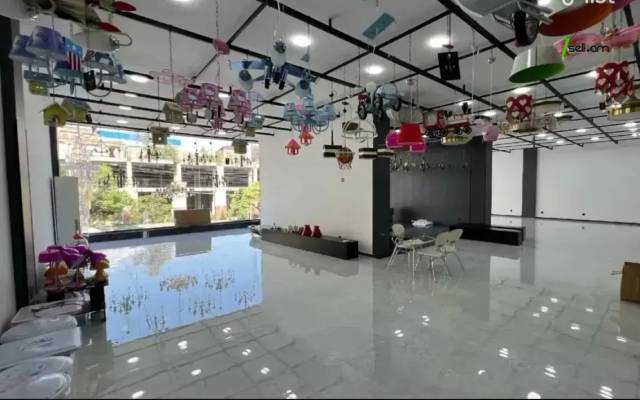 Բազմաֆունկցիոնալ գույք Հրաչյա Աճառյանի փողոցում Ավանում, 1000 քմ