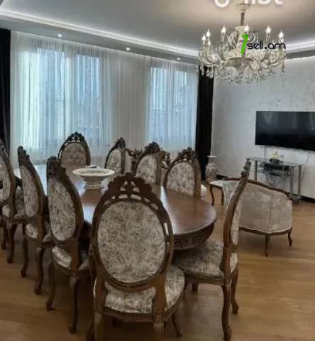 Երեք հարկանի քարե տուն, 30-я улица Нор Ареша Էրեբունիում, 300 քմ, 2 սանհանգույց, եվրովերանորոգված