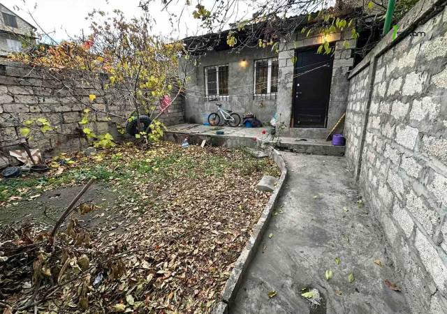 Մեկ հարկանի քարե տուն Ծխախոտագործների փողոցում կենտրոնում, 130 ք.մ., կոսմետիկ վերանորոգում