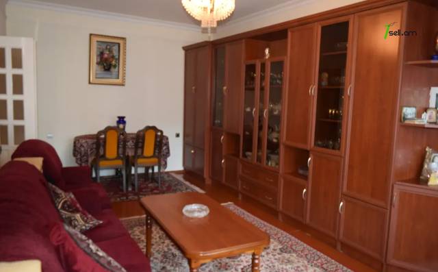 4 սենյականոց բնակարան Պարույր Սևակի փողոցում, 98 ք.մ., նախավերջին հարկ, մի քանի պատշգամբ