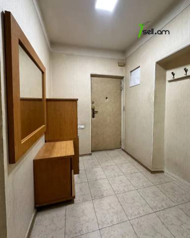 3 սենյականոց բնակարան Սարյանի փողոցում, 80 քմ, նախավերջին հարկ, եվրովերանորոգված, քարե շենք