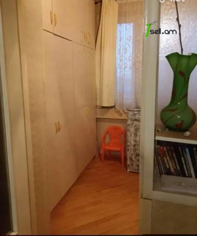 1 սենյականոց բնակարան Ծովակալ Իսակովի պողոտայում, 47 ք.մ., նախավերջին հարկ