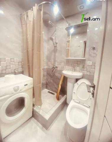 3 սենյականոց բնակարան Կոմիտասի պողոտայում, 68 քմ, նախավերջին հարկ, եվրովերանորոգված, քարե շենք