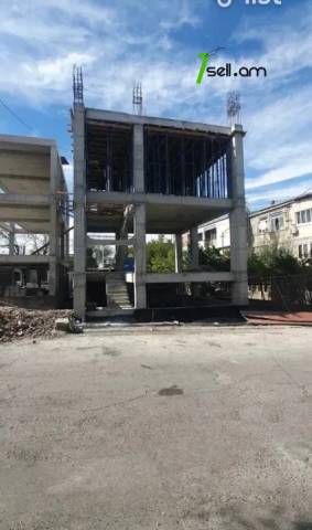 Կոմերցիոն անշարժ գույք Լուսինյանց փողոցում կենտրոնում, 200 ք.մ.