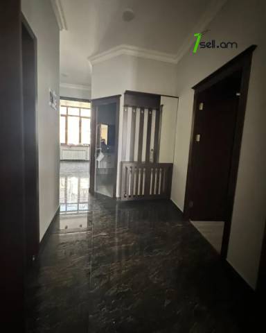 2 սենյականոց բնակարան Մեսրոպ Մաշտոցի պողոտայում, 90 ք.մ., բարձր առաստաղներ, նախավերջին հարկ