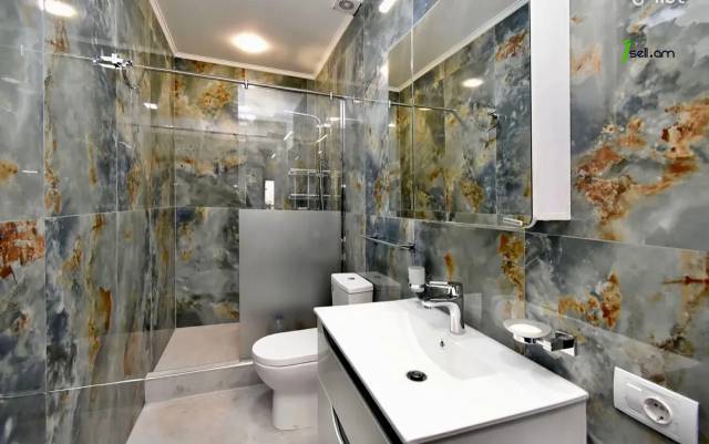 4 սենյականոց բնակարան նորակառույց շենքում, Paronyan St, 135 ք.մ., 2 սանհանգույց, բարձր առաստաղներ