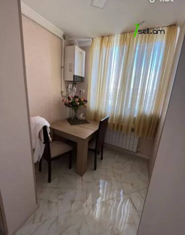 3 սենյականոց բնակարան Էզրաս Հասրաթյանի փողոցում, 65 ք.մ., մի քանի պատշգամբ, 4/9 հարկ