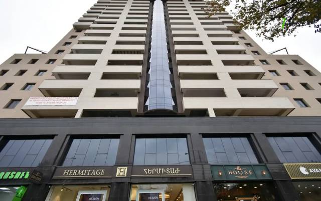 3 սենյականոց բնակարան նորակառույց շենքում Կոմիտասի պողոտայում, 64 քմ, 8/17 հարկ, բարձր առաստաղներ