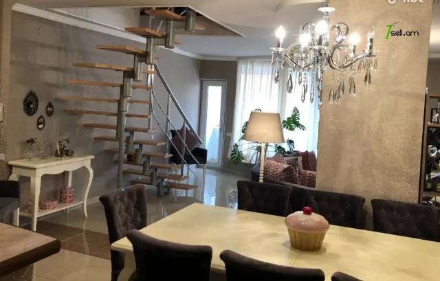 4 սենյականոց բնակարան Մաշտոցի պողոտայում, 135 ք.մ., 2 սանհանգույց, կապիտալ վերանորոգված, քարե շենք