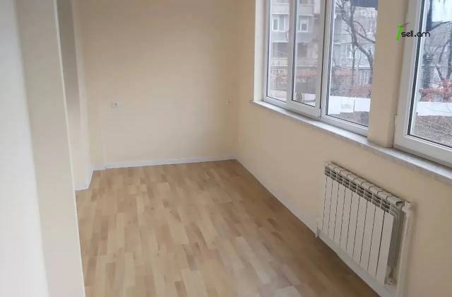 3 սենյականոց բնակարան Կոմիտասի պողոտայում, 78 ք.մ., 2/5 հարկ, կապիտալ վերանորոգված, քարե շենք