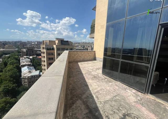 3 սենյականոց բնակարան նորակառույց շենքում Վարդանանց փողոցում, 134 քմ, 18/22 հարկ, 2 սանհանգույց