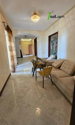 Երկու հարկանի քարե տուն Հայրիկ Մուրադյան փողոցում Արաբկիրում, 460 քմ, 3+ սանհանգույց