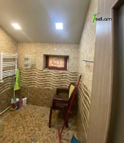 Երկու հարկանի տուն Վահան Տերյանի 1-ին փողոցում Ավանում, 222 ք.մ., 2 սանհանգույց