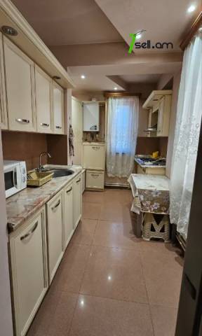 3 սենյականոց բնակարան Սունդուկյան փողոցում, 100 քմ, նախավերջին հարկ, 2 սանհանգույց