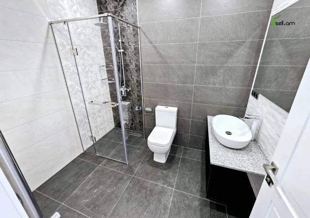 Երեք հարկանի քարե տուն, Դուրյան թաղամաս Ավանում, 400 քմ, 3+ սանհանգույց, կապիտալ վերանորոգված