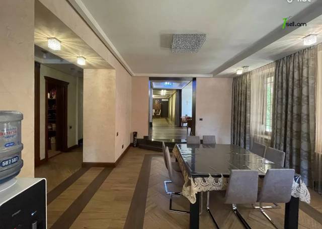 Երեք հարկանի տուն Արաբկիր 51-րդ փողոցում Արաբկիրում, 580 ք.մ., 3+ սանհանգույց