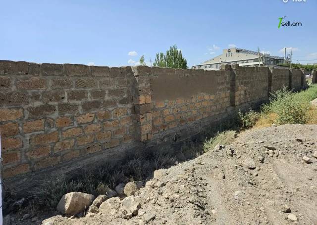 Հողատարածք բնակելի շինությունների համար Զովունիում, 1300 ք.մ.