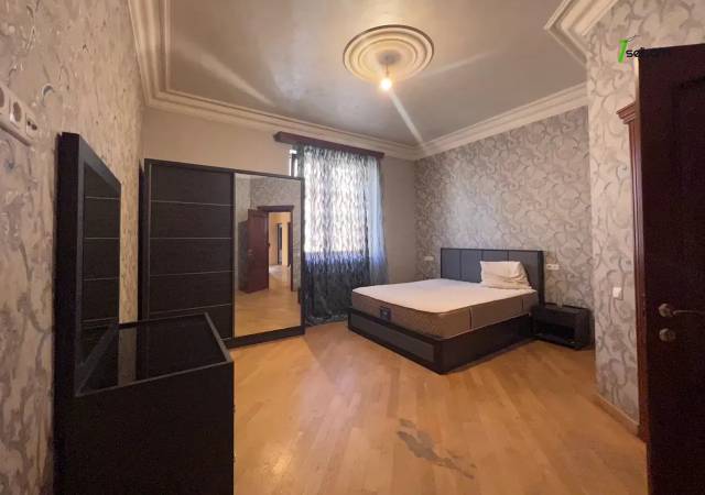 Երկու հարկանի քարե տուն, Թբիլիսյան խճուղի Արաբկիրում, 900 ք.մ., 3+ սանհանգույց, եվրովերանորոգված