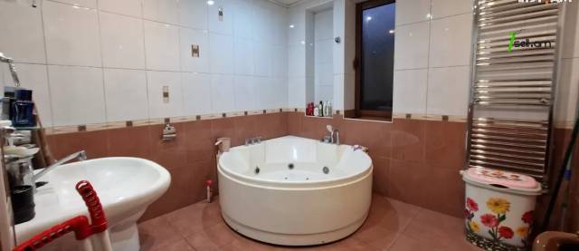 Երկու հարկանի քարե տուն Աջափնյակում, 350 ք.մ., 2 սանհանգույց, եվրովերանորոգված