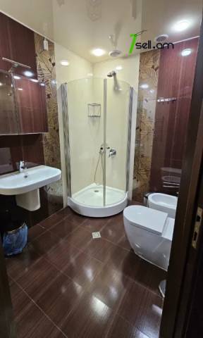 Ընդարձակ 3 սենյականոց բնակարան նորակառույց շենքում Վարդանանց փողոցում, 155 ք.մ., նախավերջին հարկ