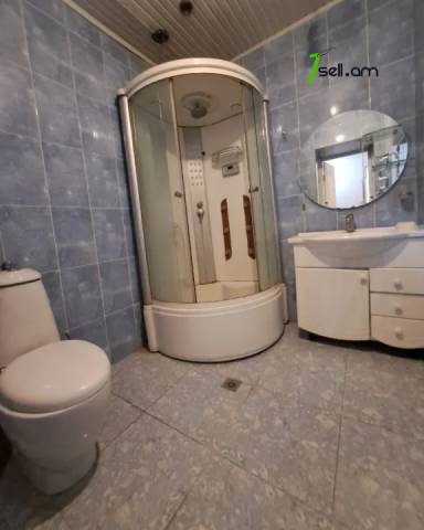 3 սենյականոց բնակարան նորակառույց շենքում Նար–Դոսի փողոցում, 70 ք.մ., կապիտալ վերանորոգված