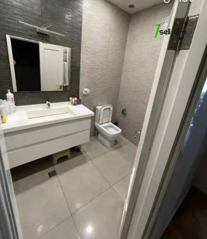 4 սենյականոց բնակարան Տպագրիչների փողոցում, 140 ք.մ., 2 սանհանգույց, բարձր առաստաղներ