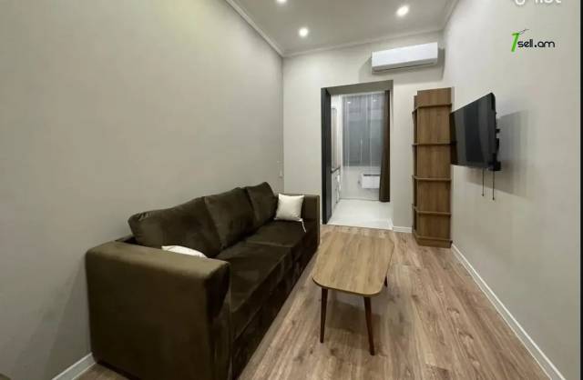 2 սենյականոց բնակարան Խանջյան փողոցում, 39 ք.մ., դիզայներական ոճով վերանորոգված, քարե շենք