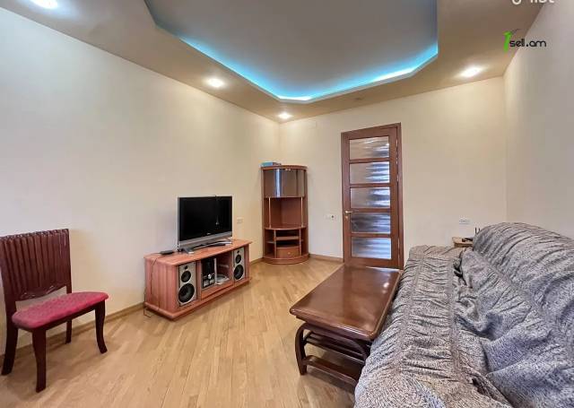 3 սենյականոց բնակարան, Komitas Ave, 130 քմ, նախավերջին հարկ, 2 սանհանգույց, բարձր առաստաղներ