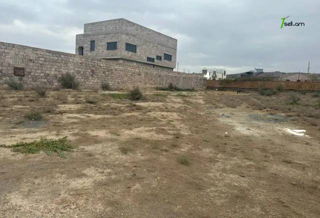 Հողատարածք բնակելի շինությունների համար Զովունիում, 300 ք.մ.