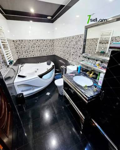 Ընդարձակ 5 սենյականոց բնակարան նորակառույց շենքում, Buzand St, 260 ք.մ., 3+ սանհանգույց