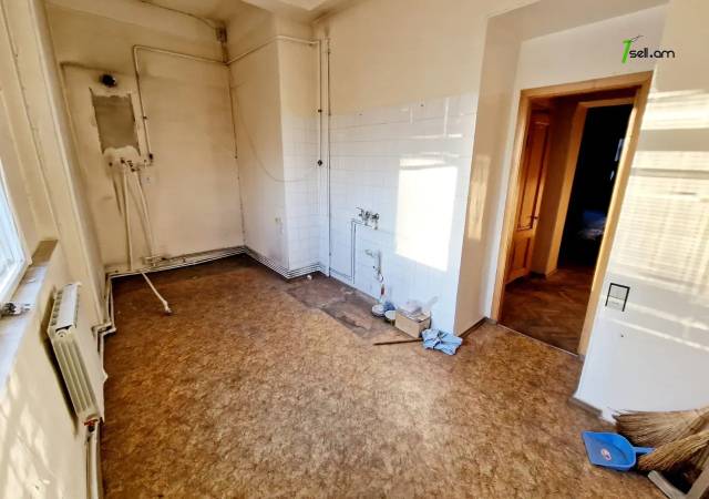 3 սենյականոց բնակարան Մեսրոպ Մաշտոցի պողոտայում, 110 ք.մ., բարձր առաստաղներ, նախավերջին հարկ