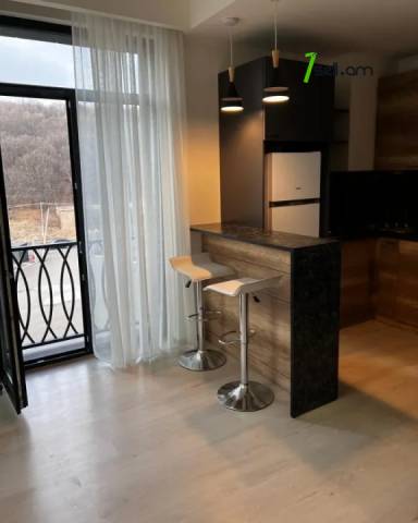 2 սենյականոց բնակարան նորակառույց շենքում Խաչիկ Մուրադյանի փողոցում, 48 ք.մ., բարձր առաստաղներ