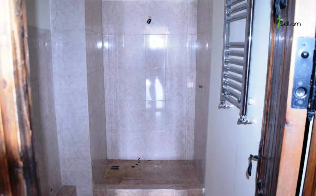 Երկու հարկանի քարե տուն Գյումրիում, 180 ք.մ., 2 սանհանգույց, դիզայներական ոճով վերանորոգված